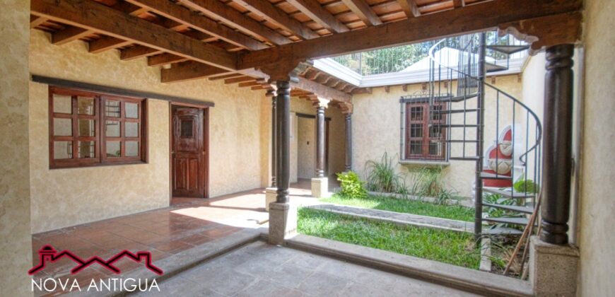 A851 – Casa de 4 habitaciones dentro de residencial