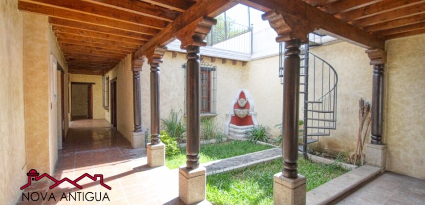 A851 – Casa de 4 habitaciones dentro de residencial