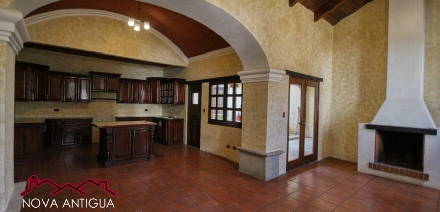 A851 – House 4 bedroom gate security