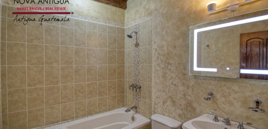 A851 – Casa de 4 habitaciones dentro de residencial