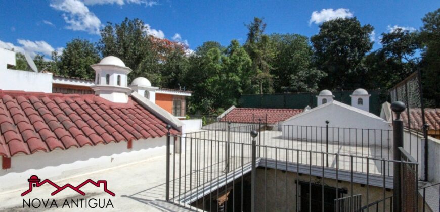 A851 – Casa de 4 habitaciones dentro de residencial