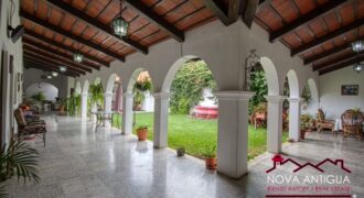 A4118 – Ample property for rent in the center of Antigua Guatemala