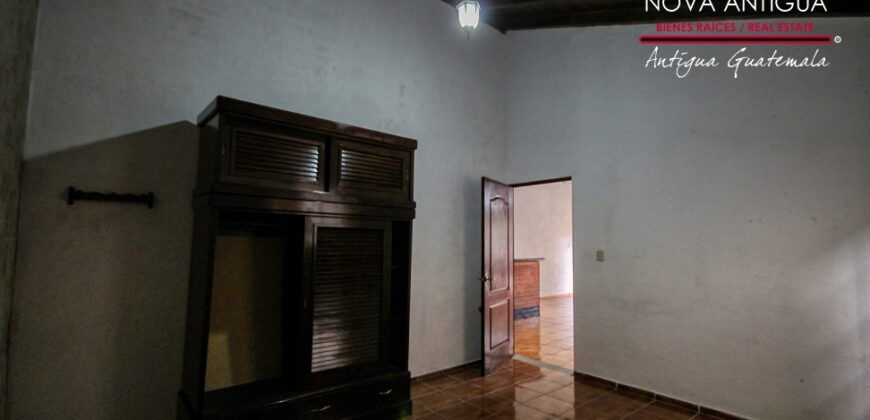 F321 – Casa en renta de 2 habitaciones en Pastores