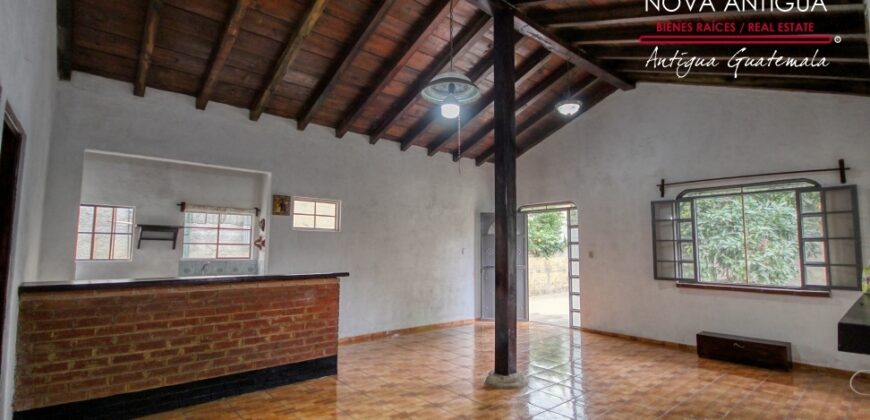 F321 – Casa en renta de 2 habitaciones en Pastores