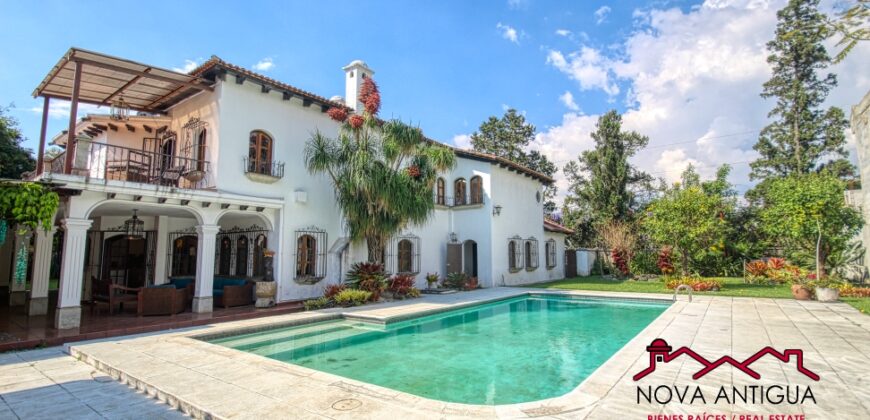 C204 – Mansión de 6 dormitorios con piscina