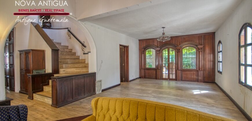 C204 – Mansión de 6 dormitorios con piscina