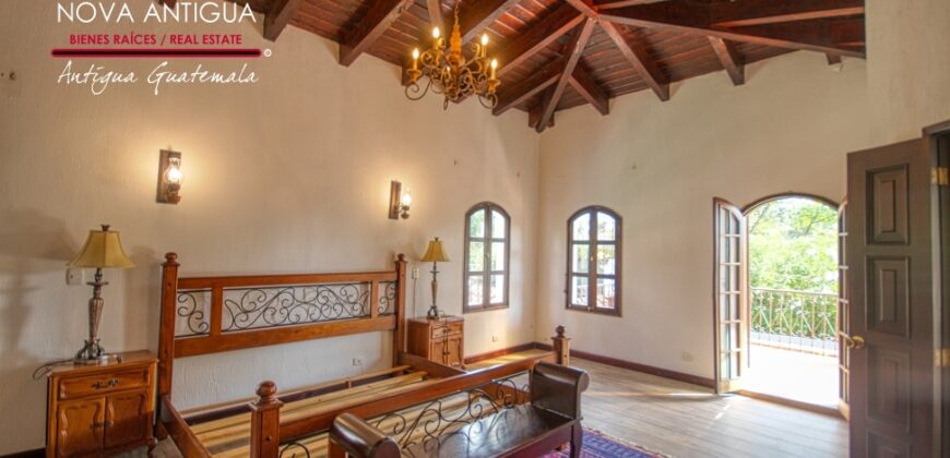 C204 – 6 bedroom mansion with swimming pool