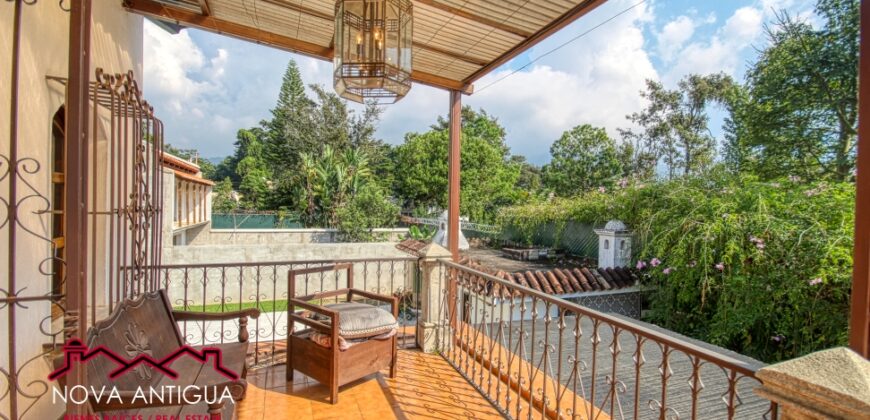 C204 – Mansión de 6 dormitorios con piscina