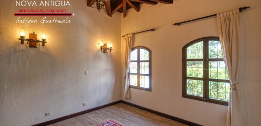 C204 – 6 bedroom mansion with swimming pool