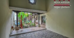 A1045 – Hermosa casa estilo colonial – moderno en centro de Antigua