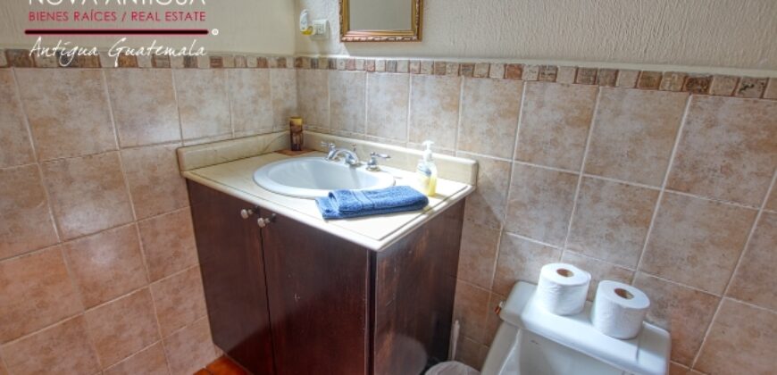 J517 – Linda casa en área residencial