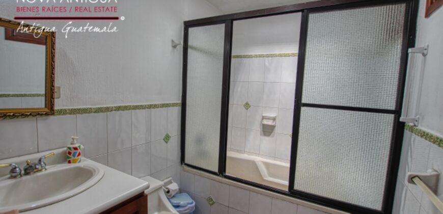 J516 – Nice house in private residential