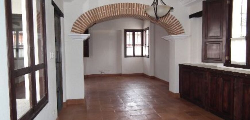 B277 – 3 bedroom house unfurnished