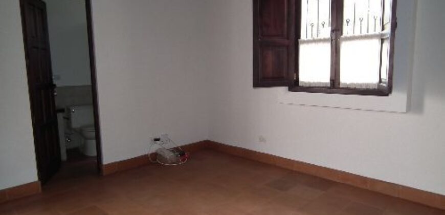 B277 – 3 bedroom house unfurnished