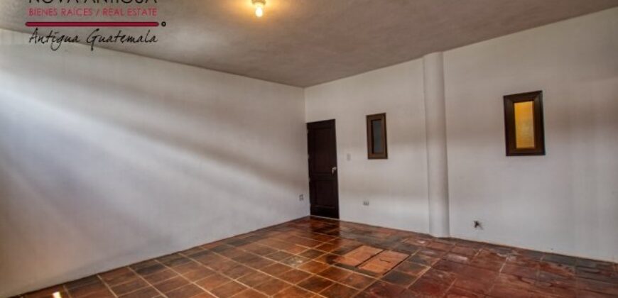 B274 – House for rent 3 bedrooms unfurnished