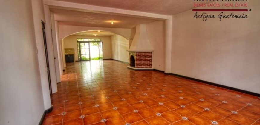 B274 – House for rent 3 bedrooms unfurnished