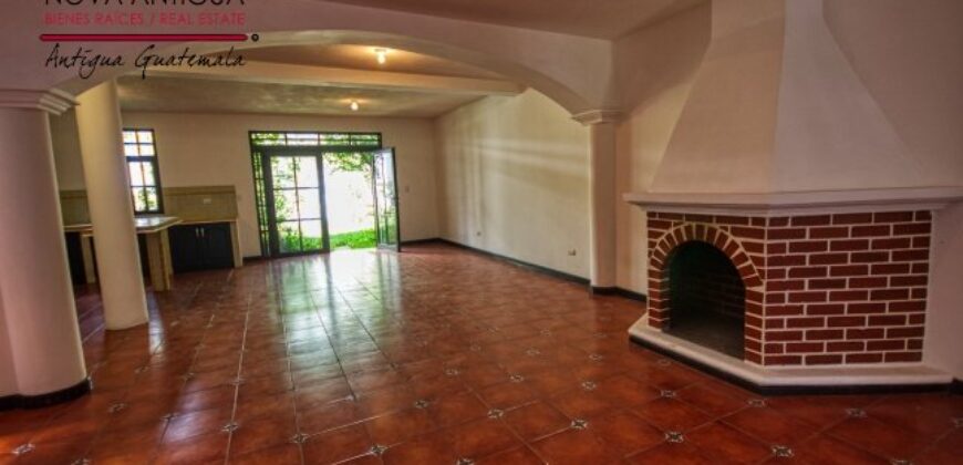 B274 – House for rent 3 bedrooms unfurnished