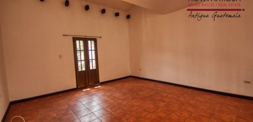 B274 – House for rent 3 bedrooms unfurnished