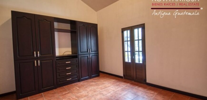 B274 – House for rent 3 bedrooms unfurnished