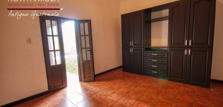 B274 – House for rent 3 bedrooms unfurnished