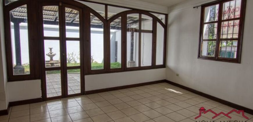 B273 – 3 bedroom house unfurnished