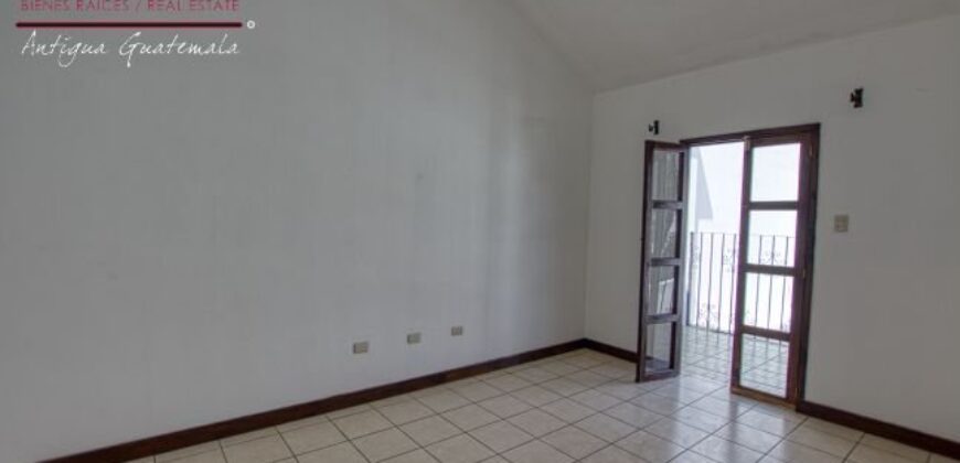 B273 – 3 bedroom house unfurnished