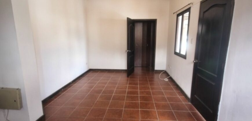 B282 – Beautiful two story house in Antigua Guatemala