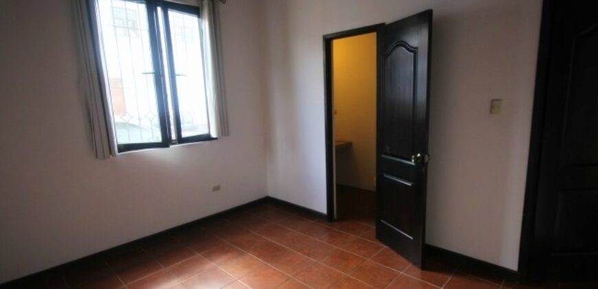 B282 – Beautiful two story house in Antigua Guatemala