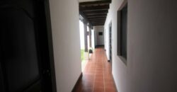 B282 – Hermosa casa de dos niveles en Antigua Guatemala