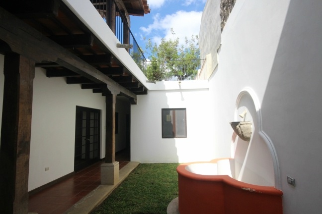 B282 – Beautiful two story house in Antigua Guatemala