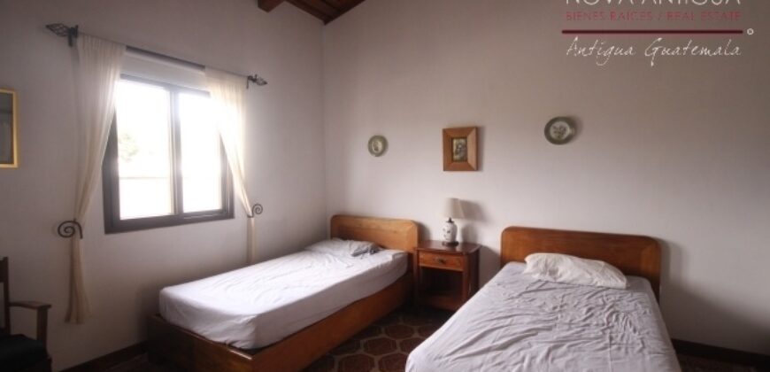 B283 – Casa en renta 4 habitaciones amueblada