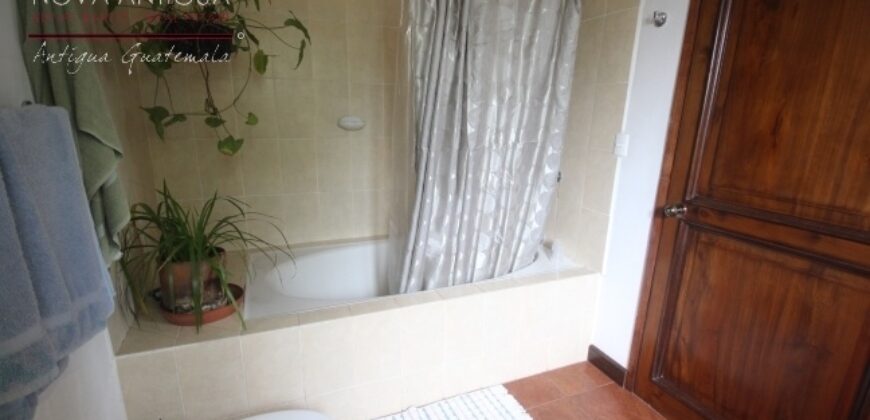 B283 – 4 bedroom house for rent furnished