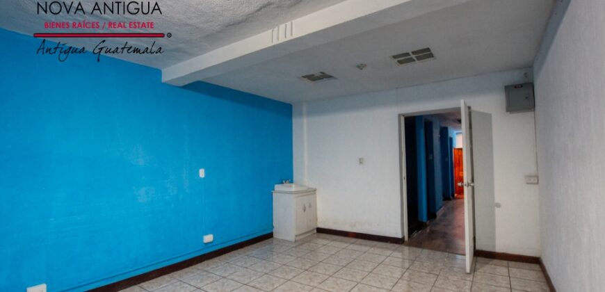 A765 – Local en renta a 2 cuadras del Parque Central de Antigua