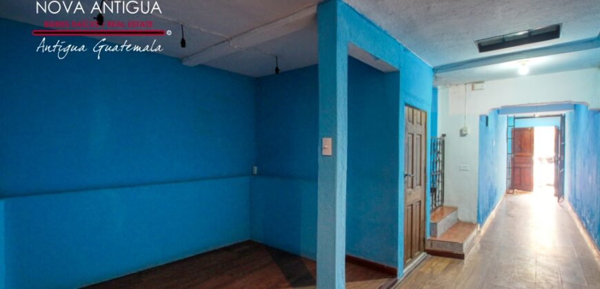 A765 – Local en renta a 2 cuadras del Parque Central de Antigua