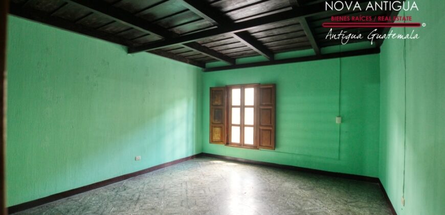 A765 – Retail space for rent at 2 blocks from Antigua Central Park