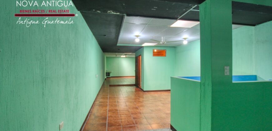 A765 – Local en renta a 2 cuadras del Parque Central de Antigua