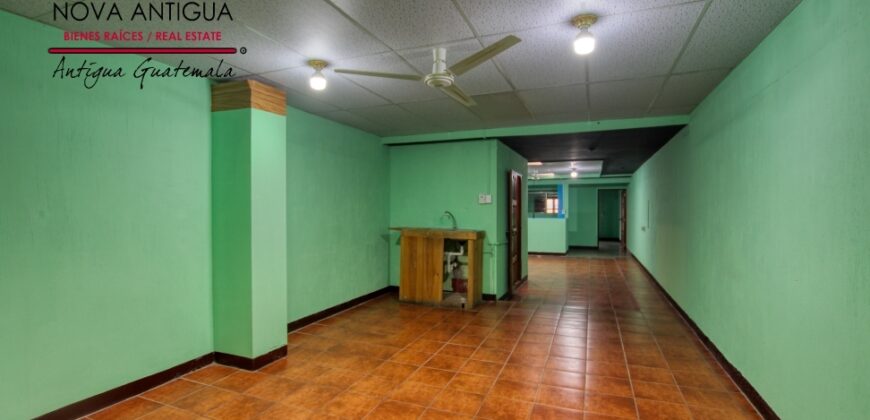 A765 – Retail space for rent at 2 blocks from Antigua Central Park