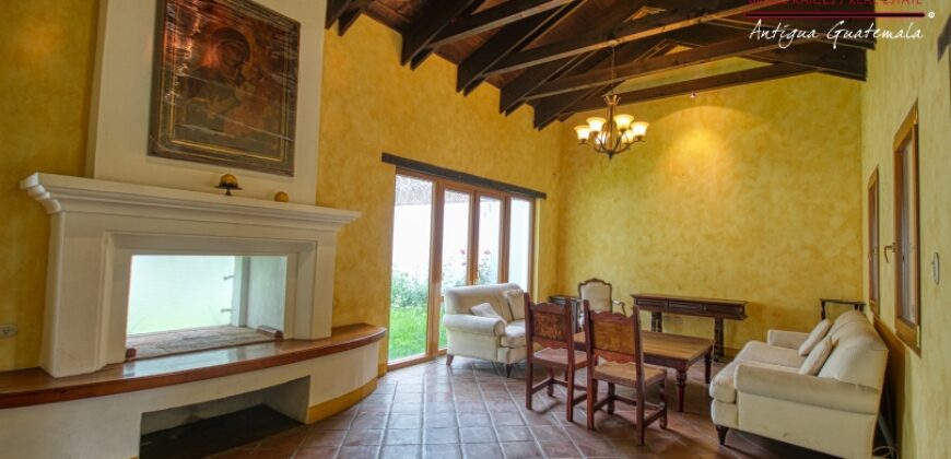 A289 – Casa en renta de 3 habitaciones amueblada y equipada