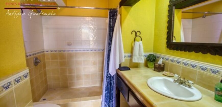 A233 – Casa de 3 habitaciones para rentar