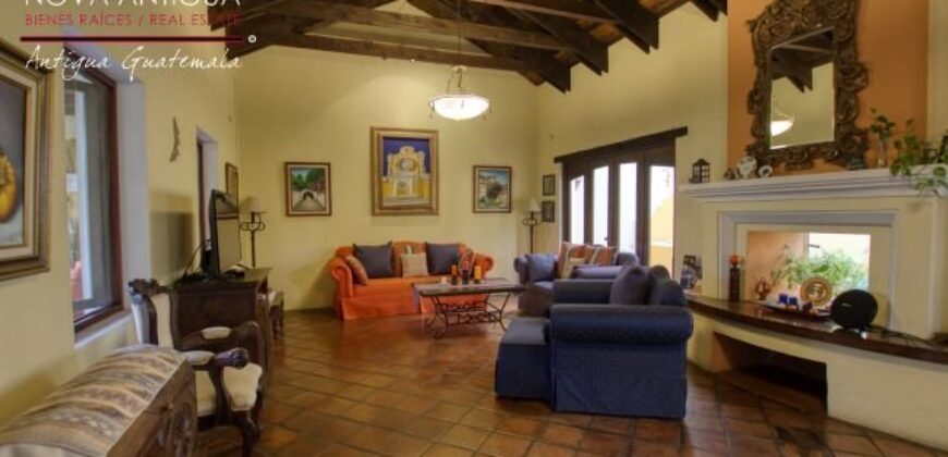 A233 – Casa de 3 habitaciones para rentar