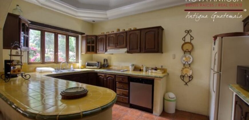 A233 – Casa de 3 habitaciones para rentar