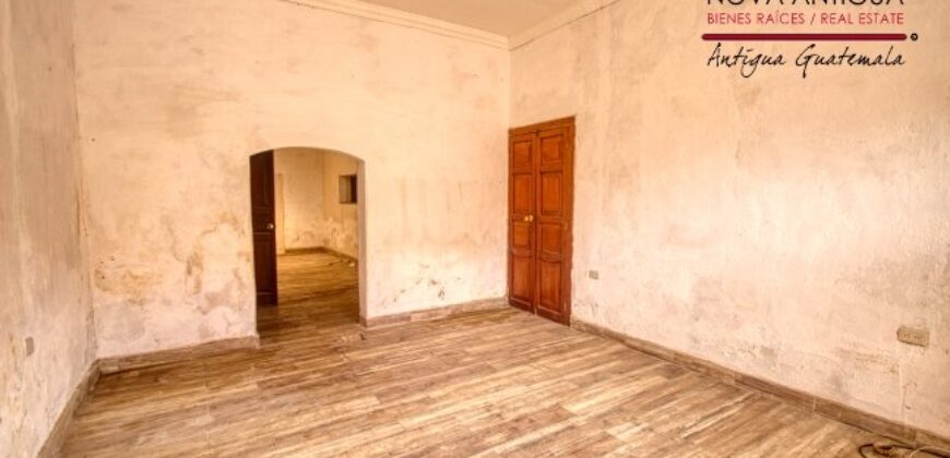 A3124 – Comfortable retail space in the center of Antigua