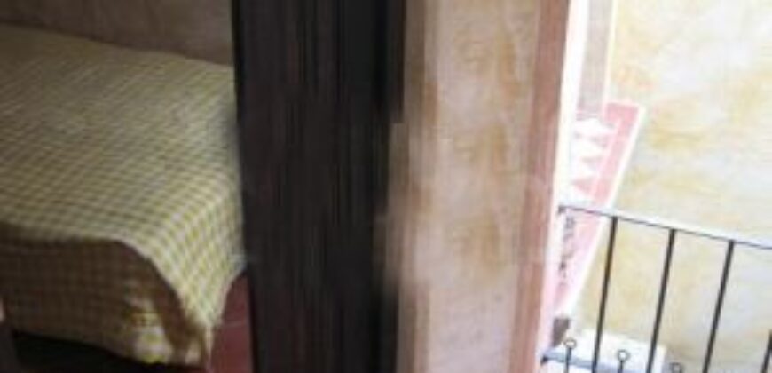 G09 – Only half block from the famous San Felipe Church