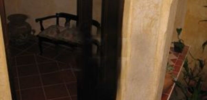 G09 – Only half block from the famous San Felipe Church