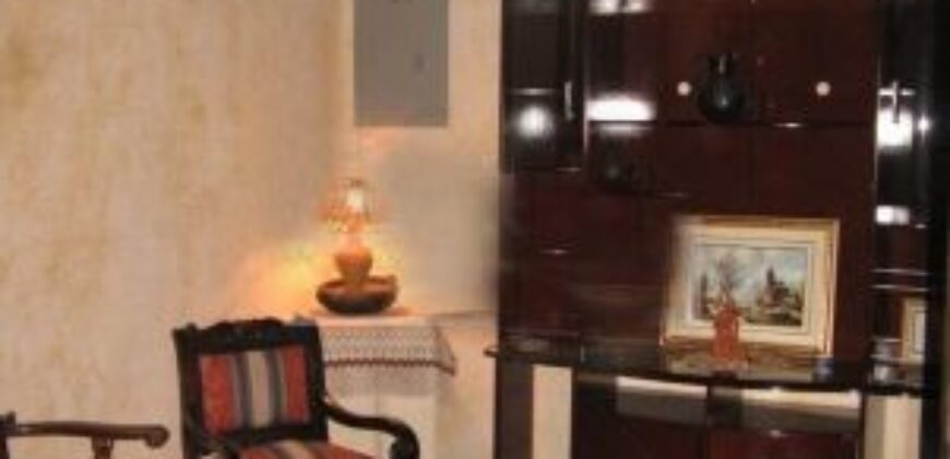 G09 – Only half block from the famous San Felipe Church