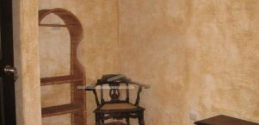 G09 – Only half block from the famous San Felipe Church