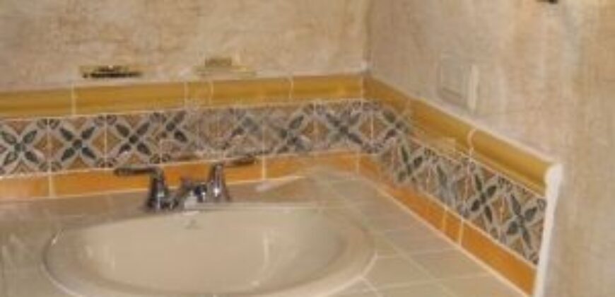 G09 – Only half block from the famous San Felipe Church