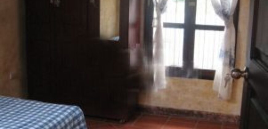 G09 – Only half block from the famous San Felipe Church