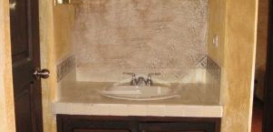 G09 – Only half block from the famous San Felipe Church