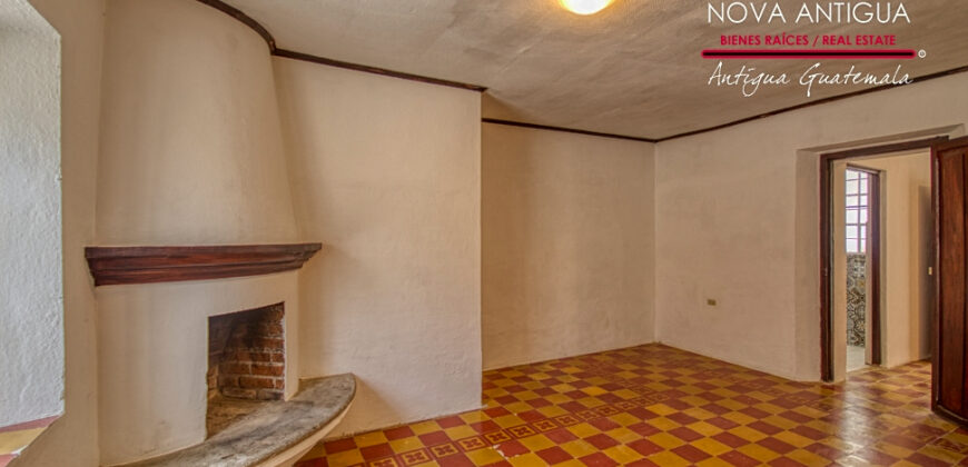 A4123 – Cute apartment only 4 blocks away from the Central Park